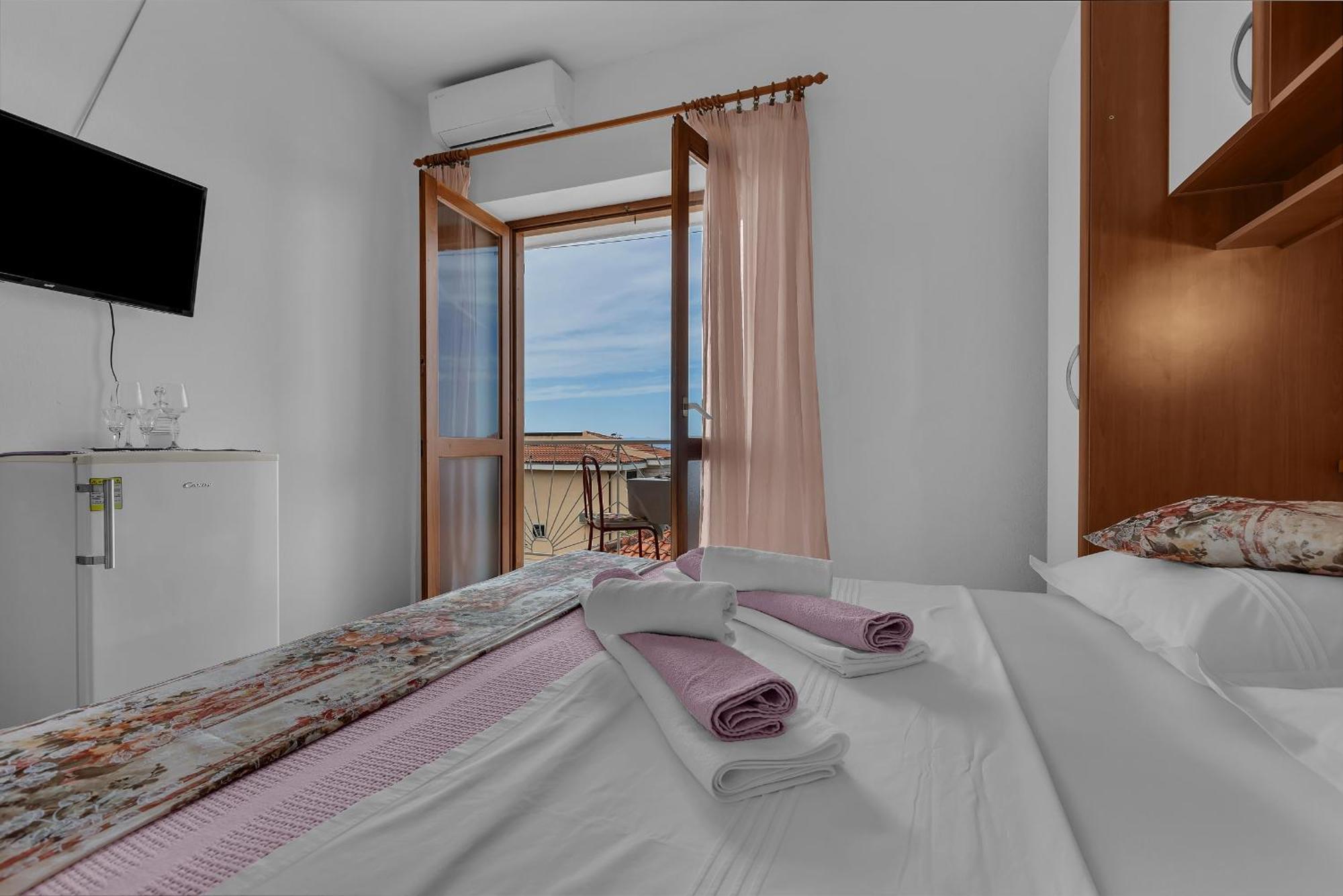 Apartment And Rooms Mila Makarska Eksteriør billede